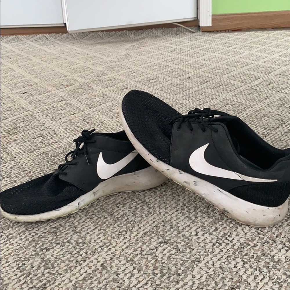 Nike Black Roshe